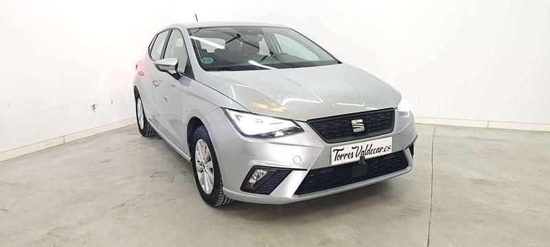 Usado Seat Ibiza Style 110 CV (80 kW) 2021 Gris Utilitario