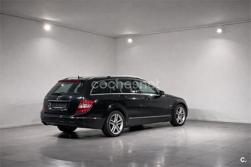 Usado Mercedes C200 136 CV (100 kW) 2009 Gris / plata Familiar