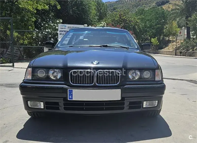 Usado BMW 325 Comfort Edition 190 CV (139 kW) 1992 Negro Coupe