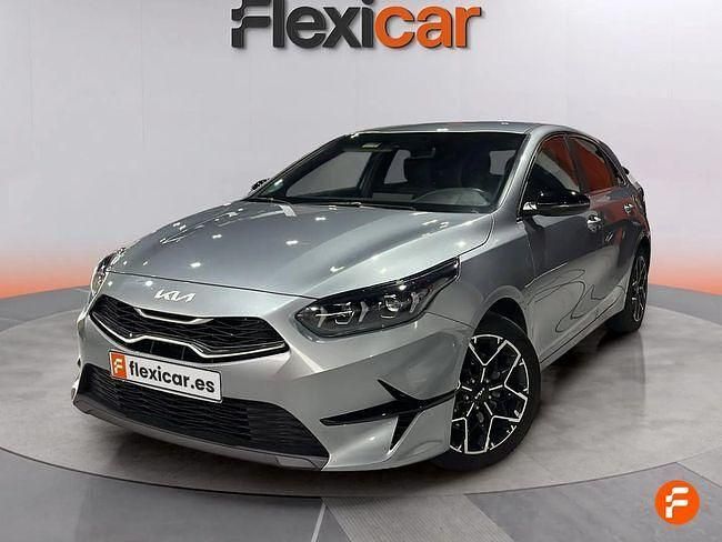 Usado Kia Ceed Style 120 CV (88 kW) 2024 Gris Utilitario