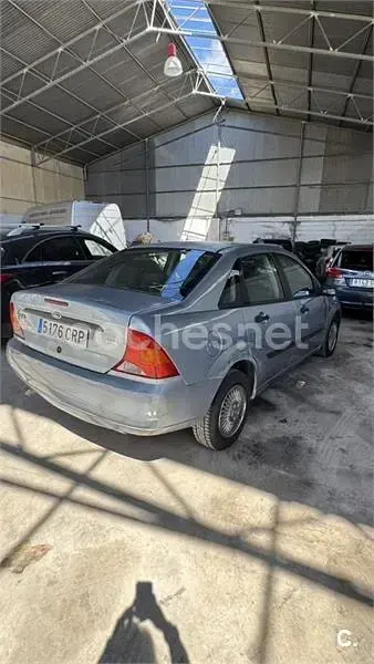 Usado Ford Focus Ambiente 90 CV (66 kW) 2004 Azul Berlina