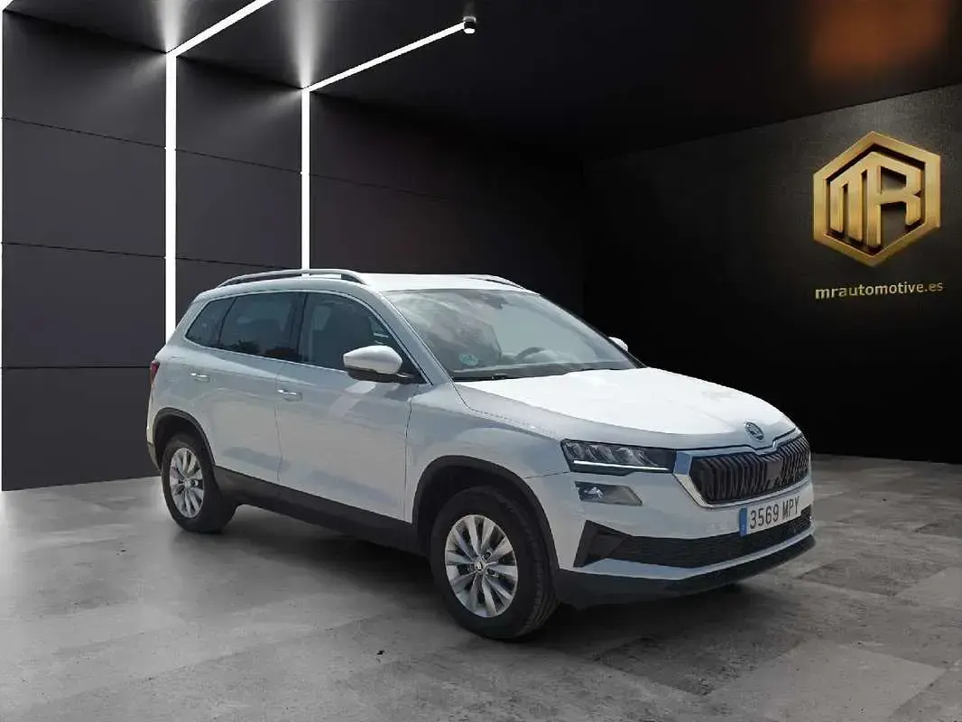 Usado Skoda Karoq Selection 150 CV (110 kW) 2024 Blanco SUV
