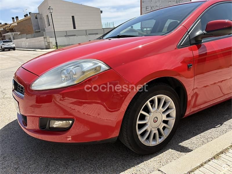Usado Fiat Bravo Dynamic 90 CV (66 kW) 2008 Rojo Utilitario