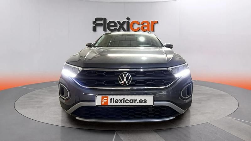 Usado VW T-Roc 116 CV (85 kW) 2024 Gris SUV