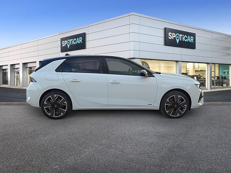 Usado Opel Astra 114 kW (156 HP) 2023 Branco Sedan