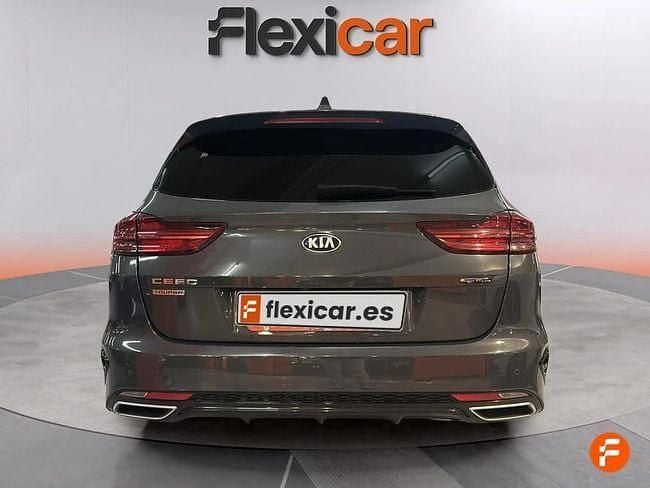 Usado Kia Ceed GT GT-Line 140 CV (102 kW) 2019 Gris / plata Familiar