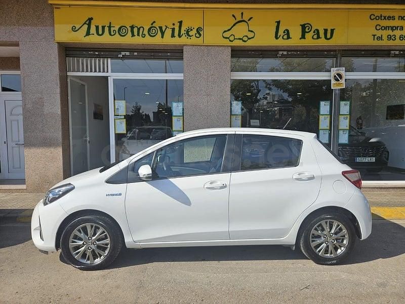 Usado Toyota Yaris Hybrid Advance 100 CV (73 kW) 2020 Blanco Berlina
