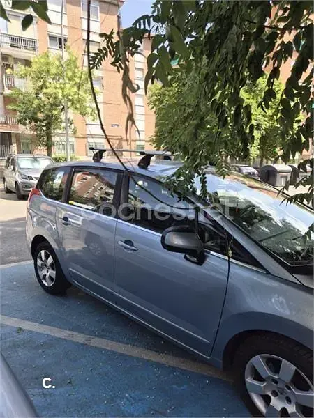 Usado Peugeot 5008 Allure 115 CV (84 kW) 2013 Azul Monovolumen