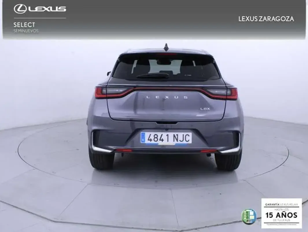 Usado Lexus LBX 136 CV (100 kW) 2025 Gris SUV