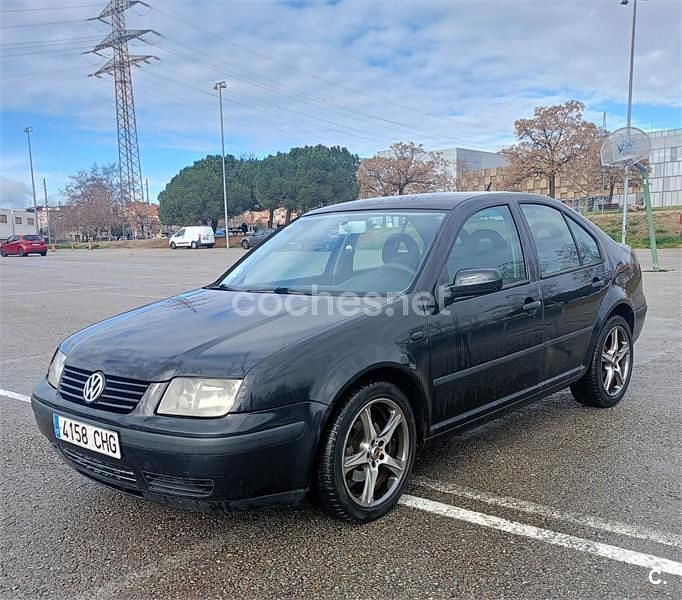 Usado VW Bora Conceptline 105 CV (77 kW) 2003 Negro Berlina