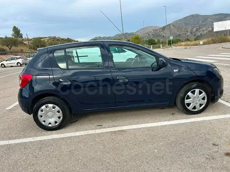 Usado Dacia Sandero Lauréate 75 CV (55 kW) 2015 Azul Berlina