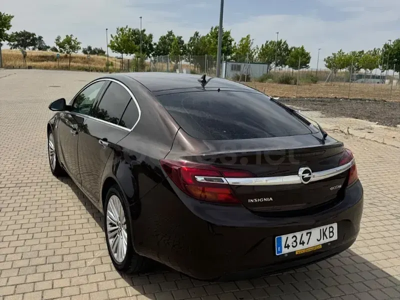 Usado Opel Insignia Selective 140 CV (102 kW) 2015 Negro Berlina