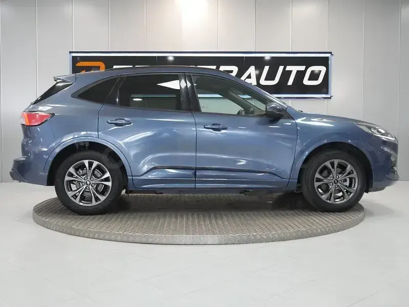 Usado Ford Kuga ST-Line 226 CV (166 kW) 2022 Azul SUV