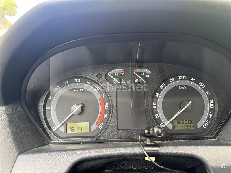 Usado Skoda Fabia Comfort 75 CV (55 kW) 2004 Beige Berlina