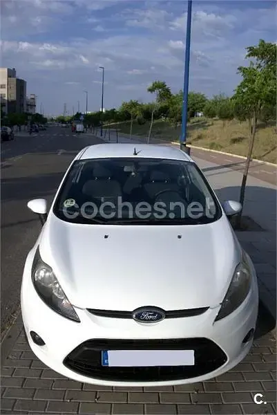 Usado Ford Fiesta 95 CV (69 kW) 2011 Blanco Berlina
