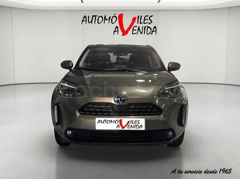 Usado Toyota Yaris Cross Plus 116 CV (85 kW) 2022 Gris / plata SUV