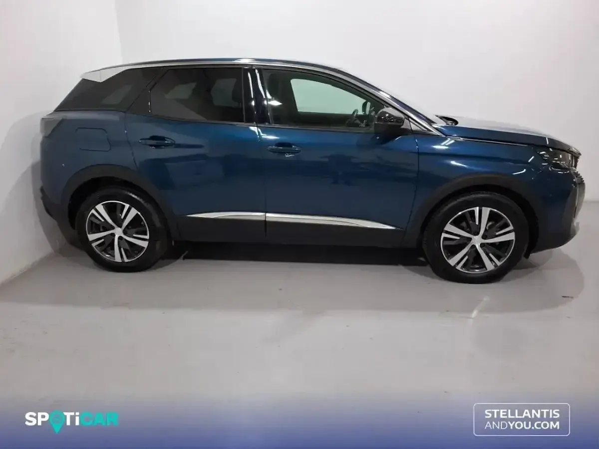 Usado Peugeot 3008 Allure 131 CV (96 kW) 2024 Azul SUV