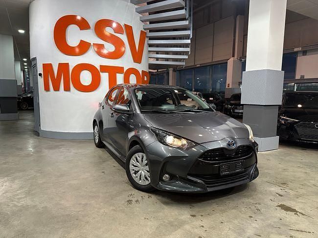 Usado Toyota Yaris Hybrid Business Edition 116 CV (85 kW) 2021 Gris Utilitario