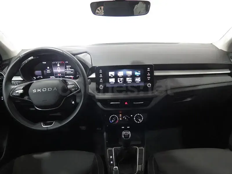 Usado Skoda Fabia Selection 95 CV (69 kW) 2025 Azul Utilitario