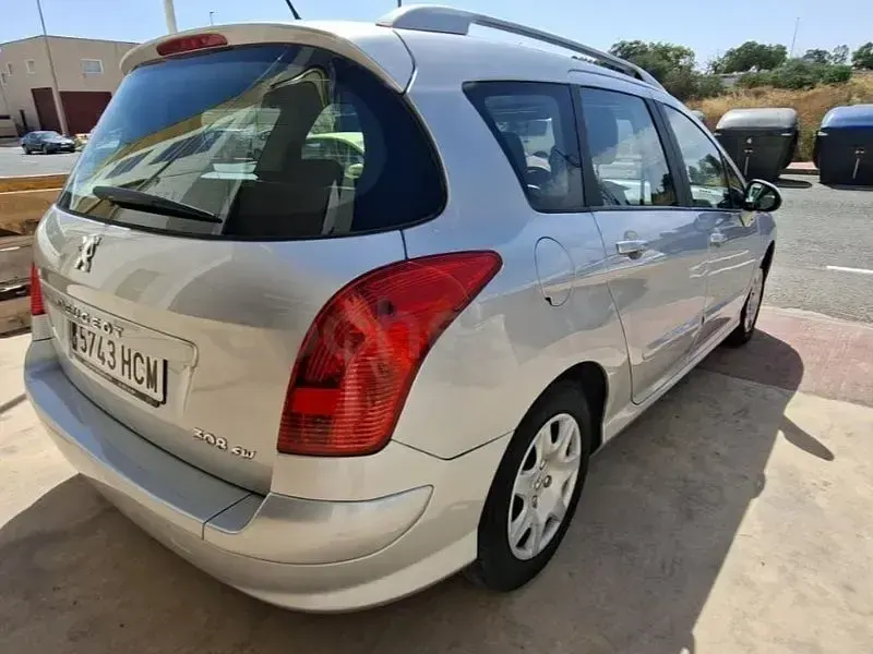 Usado Peugeot 308 SW Envy 120 CV (88 kW) 2011 Gris / plata Familiar