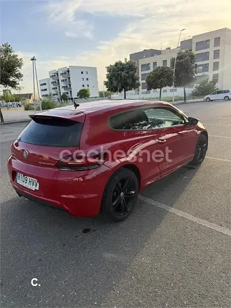 Usado VW Scirocco R-line 140 CV (102 kW) 2014 Rojo Coupe