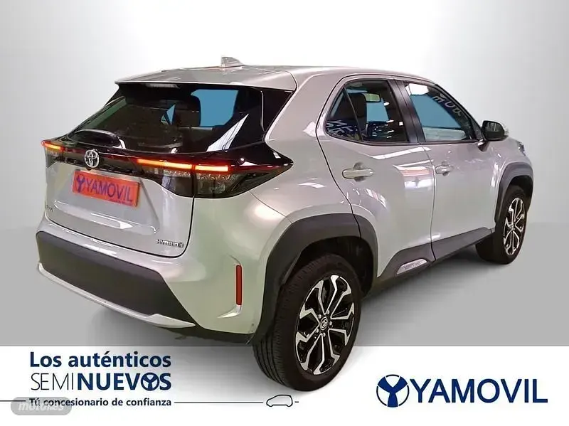 Usado Toyota Yaris Cross Active 116 CV (85 kW) 2023 Plateado SUV