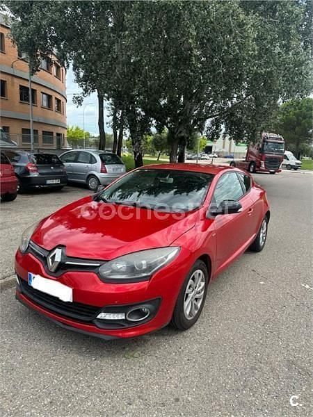 Usado Renault Mégane IV LIMITED 115 CV (84 kW) 2016 Rojo Coupe