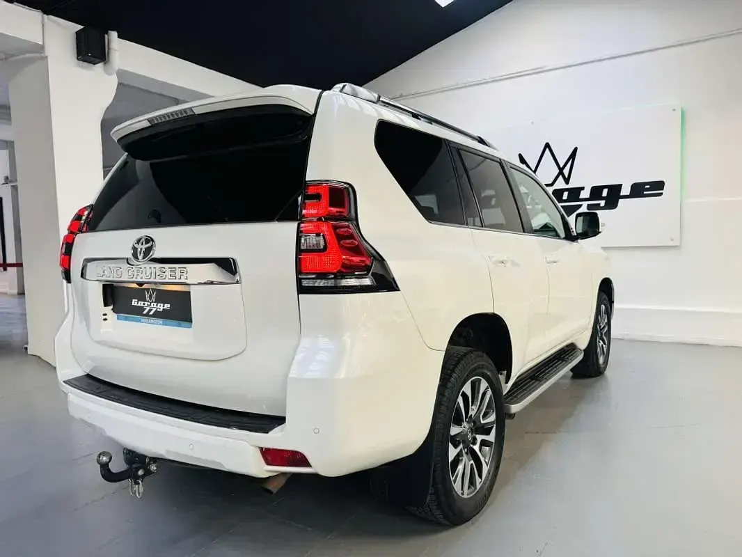 Używany Toyota Land Cruiser 204 KM (150 kW) 2023 Biały SUV
