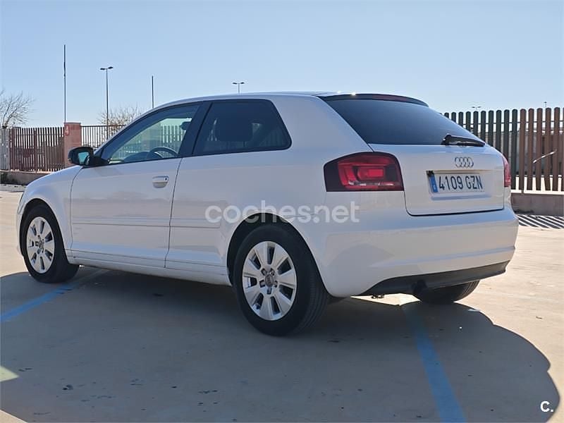 Usado Audi A3 Ambiente 105 CV (77 kW) 2010 Blanco Berlina