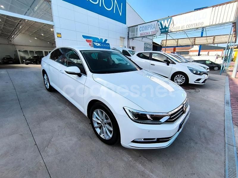 Blanco Usado 2016 VW Passat Advance Berlina | 16.900 € (Precio justo) - Imagen 1/4