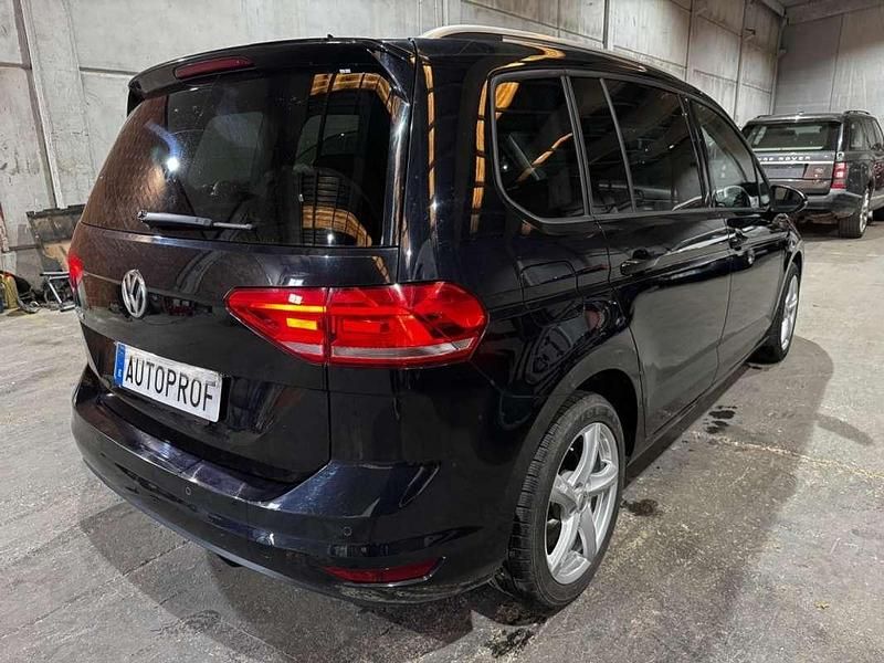 Usado VW Touran Advance 150 CV (110 kW) 2020 Negro Monovolumen