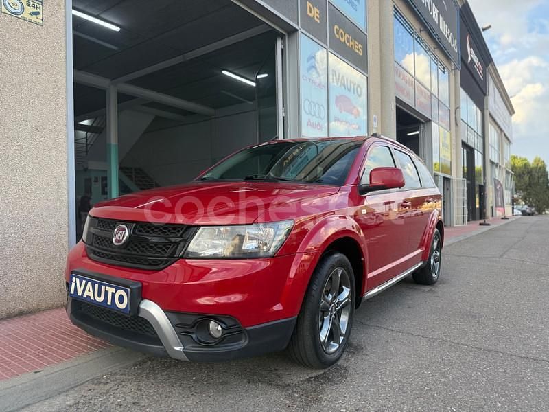 Granate Usado 2015 Fiat Freemont Cross SUV | 8699 € (Precio justo) - Imagen 1/4