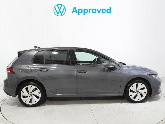 Usado VW Golf VIII 116 CV (85 kW) 2025 Gris / plata Berlina