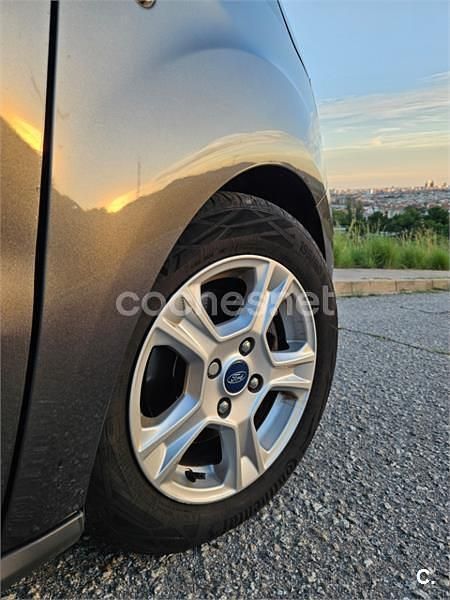 Usado Ford Tourneo Courier Trend 100 CV (73 kW) 2019 Gris / plata Monovolumen