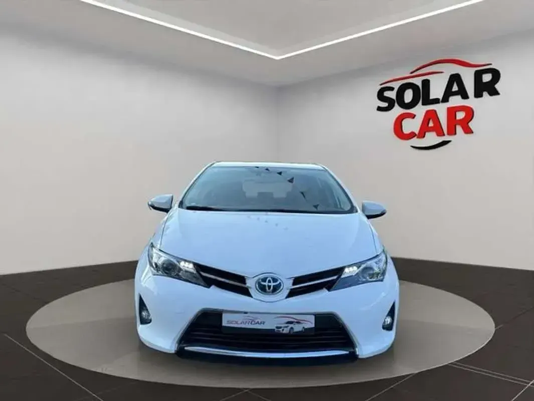 Usado Toyota Auris Hybrid Active 136 CV (100 kW) 2013 Blanco Utilitario