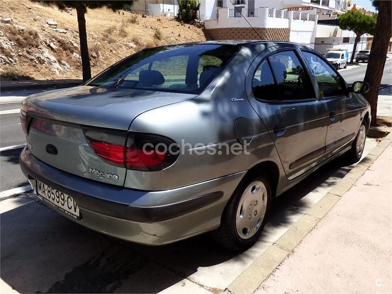 Usado Renault Mégane 90 CV (66 kW) 1998 Gris / plata Berlina