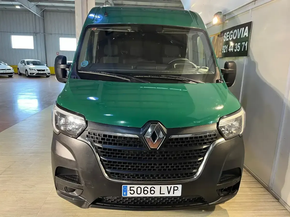 Usado Renault Master 135 CV (99 kW) 2021 Verde Monovolumen