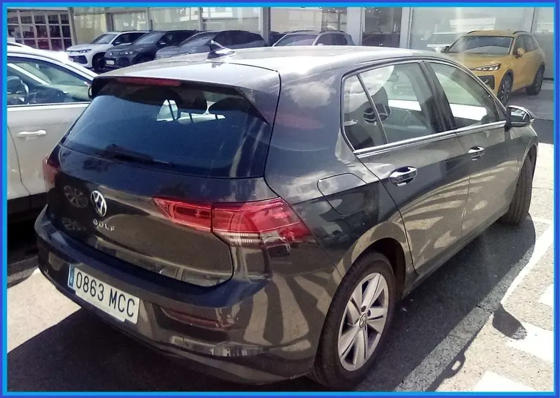 Usado VW Golf VIII 116 CV (85 kW) 2022 Gris Utilitario