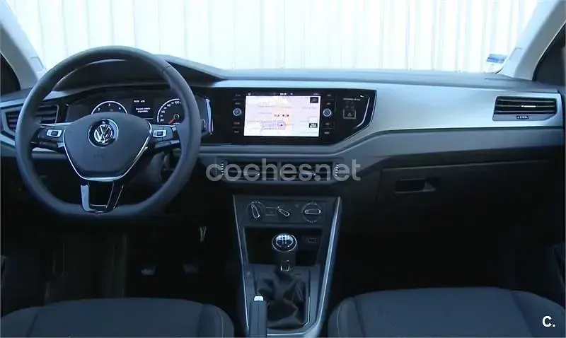 Usado VW Polo Advance 75 CV (55 kW) 2018 Gris / plata Utilitario