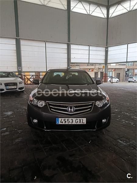 Usado Honda Accord Elegance 150 CV (110 kW) 2010 Gris / plata Berlina