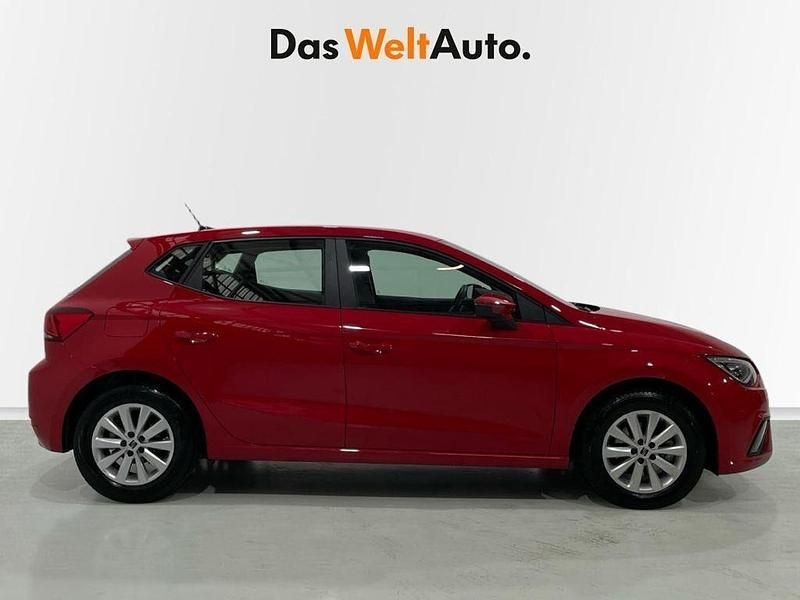 Usado Seat Ibiza Style Plus 110 CV (80 kW) 2022 Rojo Utilitario