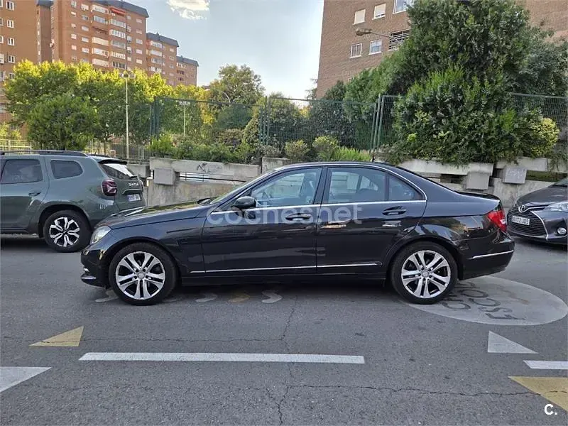 Usado Mercedes C200 Avantgarde 136 CV (100 kW) 2012 Negro Berlina
