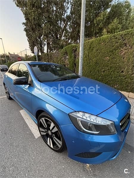 Usado Mercedes A180 Urban 122 CV (89 kW) 2014 Azul Berlina