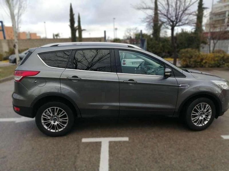 Usado Ford Kuga Titanium 140 CV (102 kW) 2013 Gris SUV