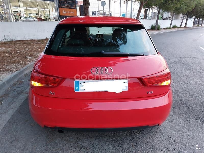 Usado Audi A1 Attraction 90 CV (66 kW) 2014 Rojo Utilitario