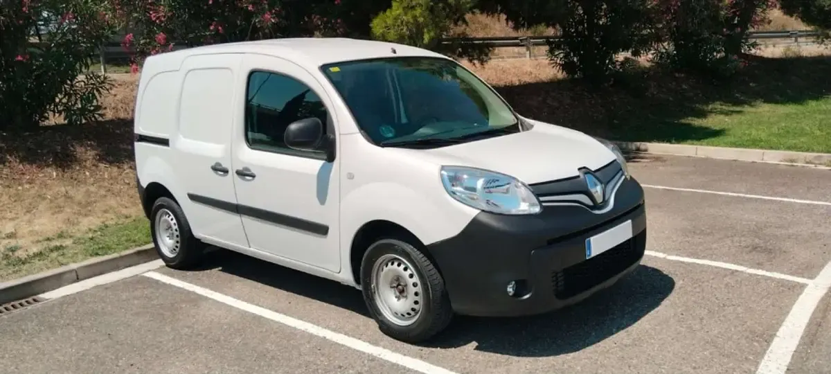 Usado Renault Kangoo 75 CV (55 kW) 2019 Blanco Monovolumen