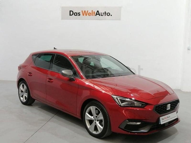 Usado Seat Leon FR 116 CV (85 kW) 2025 Rojo Berlina