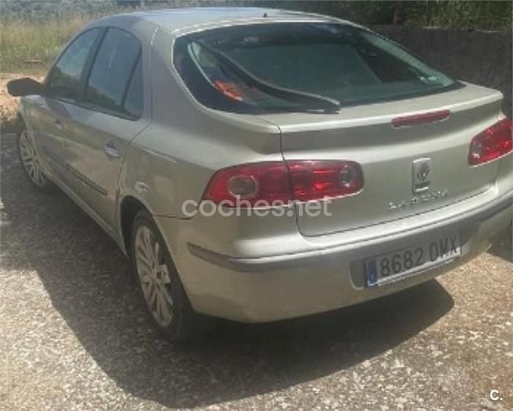 Verde Usado 2005 Renault Laguna II Dynamique Berlina | 3100 € (Precio justo) - Imagen 1/4