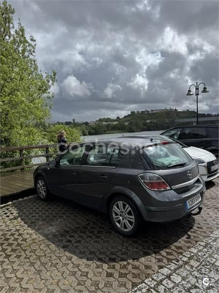 Gris / plata Usado 2009 Opel Astra Cosmo Berlina | 3700 € (Precio justo) - Imagen 1/4