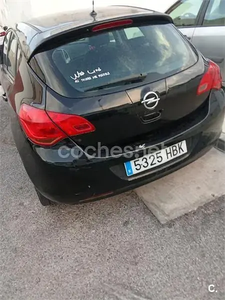 Usado Opel Astra Sport 110 CV (80 kW) 2011 Negro Berlina
